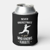 Onderschat nooit een meisje dat Karate Martia kent Blikjeskoeler (Blikje Voorkant)