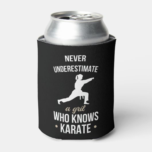 Onderschat nooit een meisje dat Karate Martia kent Blikjeskoeler (Blikje Voorkant)