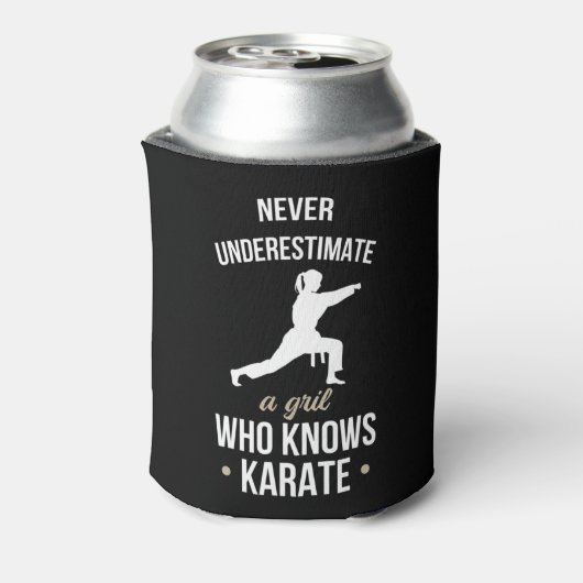 Onderschat nooit een meisje dat Karate Martia kent Blikjeskoeler (Blikje Achterkant)