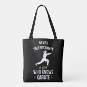 Onderschat nooit een meisje dat Karate Martia kent Tote Bag (Achterkant)