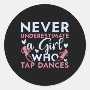 Onderschat nooit een meisje dat op Dances tikt Dan Ronde Sticker
