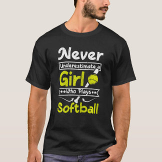 Onderschat nooit een meisje dat softball speelt t-shirt