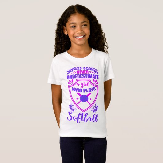 Onderschat nooit een meisje dat softball T-shirt s (Voorkant volledig)