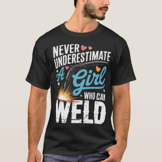 Onderschat Nooit Een Meisje Dat Trots Kan Lassen T-shirt