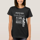 Onderschat nooit een meisje dat van boeken houdt t-shirt (Voorkant)
