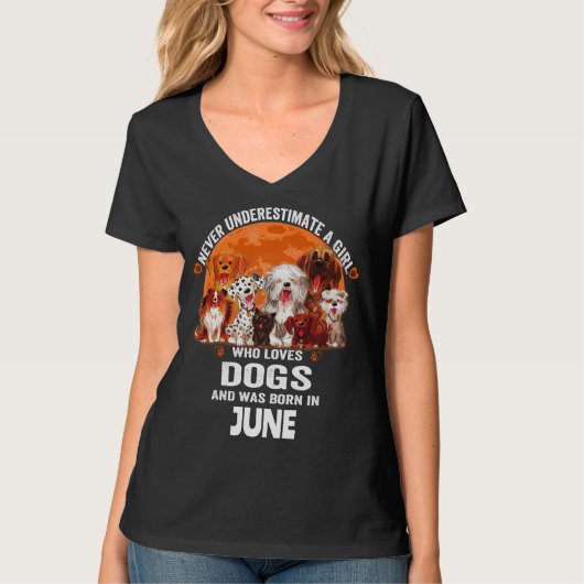 Onderschat nooit een meisje dat van Dogs houdt. T-shirt (Voorkant)