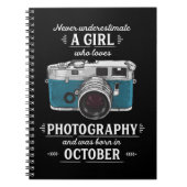 Onderschat nooit een meisje dat van fotografie o h notitieboek (Voorkant)