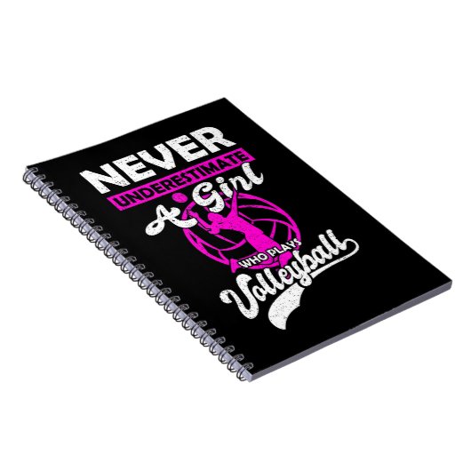 Onderschat nooit een meisje dat Volleyball Gi spee Notitieboek (Rechterzijde)