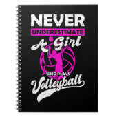 Onderschat nooit een meisje dat Volleyball Gi spee Notitieboek (Voorkant)