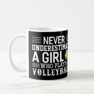 Onderschat nooit een meisje dat volleyball video s koffiemok
