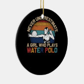Onderschat nooit een meisje dat waterpolo atletiek keramisch ornament (Rechts)