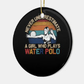 Onderschat nooit een meisje dat waterpolo atletiek keramisch ornament (Links)