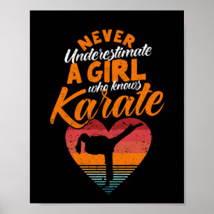 Onderschat nooit een meisje karate poster
