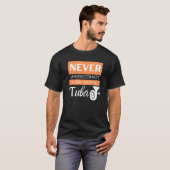 Onderschat nooit een meisje met een buik t-shirt (Voorkant volledig)