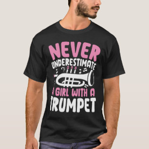 Onderschat nooit een meisje met een Trumpet T-shirt