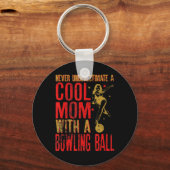 Onderschat nooit een moeder met een Bowling Ball F Sleutelhanger (Voorkant)
