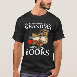 Onderschat nooit een oma die van boeken houdt t-shirt