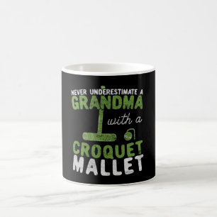 Onderschat nooit een oma met een Croquet Malle Koffiemok