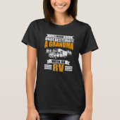 Onderschat nooit een oma met een RV-kampeermiddel T-shirt (Voorkant)