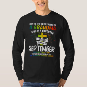 Onderschat nooit een oma op zondag van september t-shirt