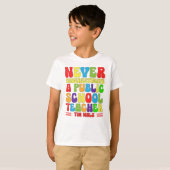 Onderschat nooit een openbare school t-shirt (Voorkant volledig)