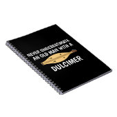 Onderschat nooit een oud Man appalachian dulcime Notitieboek (Rechterzijde)