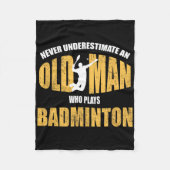 Onderschat nooit een oud Man dat Dminton speelt Fleece Deken (Voorkant)