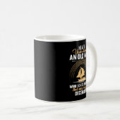 Onderschat nooit een oud man dat graag zeilt koffiemok (Voorkant rechts)