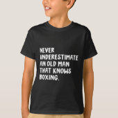 Onderschat nooit een oud Man dat het koken kent T-shirt (Voorkant)