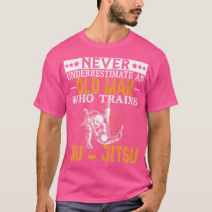 Onderschat nooit een oud Man dat jiu-jits traint T-shirt