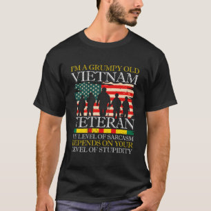 Onderschat nooit een oud Man dat ook Vietnam is T-shirt