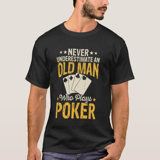 Onderschat nooit een oud man dat poker speelt t-shirt (Voorkant)