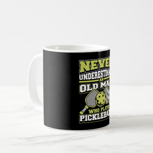 Onderschat nooit een oud Man dat speelt Koffiemok (Voorkant links)