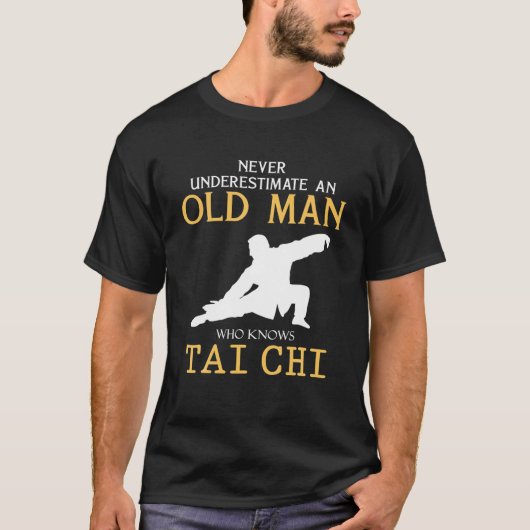 Onderschat nooit een oud Man dat tai chi kent T-shirt (Voorkant)