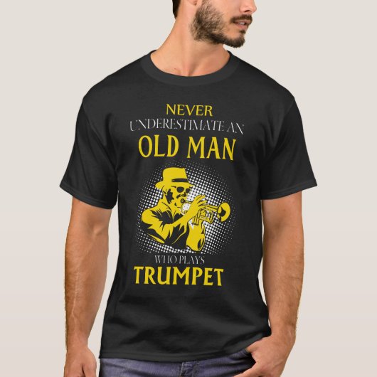 Onderschat nooit een oud Man dat trompet speelt T-shirt (Voorkant)