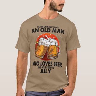 Onderschat nooit een oud Man dat van bier houdt T-shirt