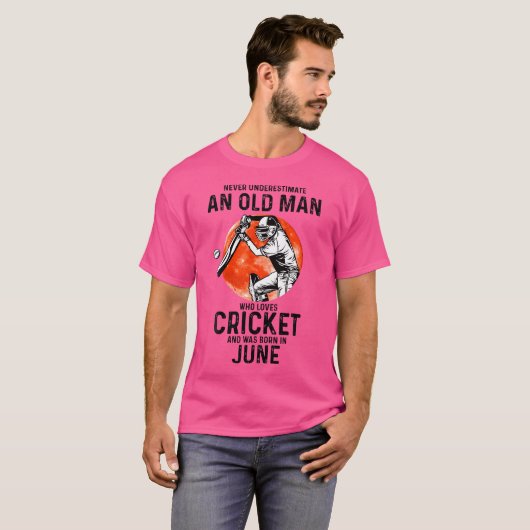 Onderschat nooit een oud Man dat van cricket J hou T-shirt (Voorkant volledig)