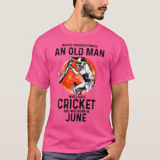 Onderschat nooit een oud Man dat van cricket J hou T-shirt
