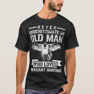 Onderschat nooit een oud Man dat van fazant houdt T-shirt
