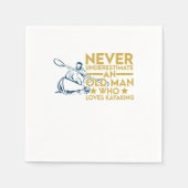 Onderschat nooit een oud Man dat van Kayaking houd Servet (Voorkant)