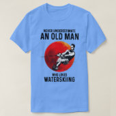 Onderschat nooit een oud Man dat van waterslag hou T-shirt (Design voorkant)