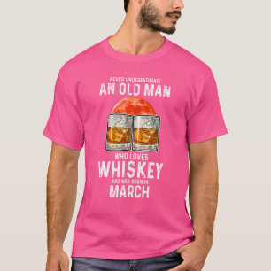 Onderschat nooit een oud Man dat van whisky houdt T-shirt