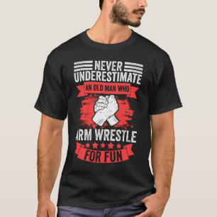 Onderschat nooit een oud Man grappige arm die ruik T-shirt