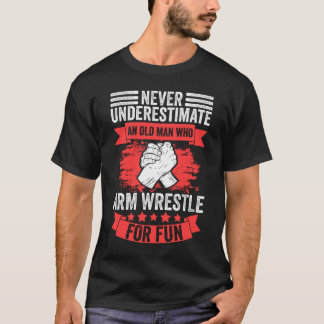 Onderschat nooit een oud Man grappige arm die ruik T-shirt
