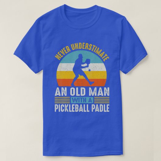 Onderschat nooit een oud Man grappige Pickleball T-shirt (Design voorkant)