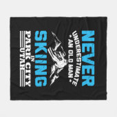 Onderschat nooit een oud man in Utah Fleece Deken (Voorkant (Horizontaal))