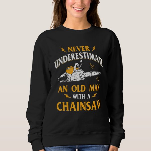 Onderschat nooit een oud Man Lumberjack Chainzaag Trui (Voorkant)