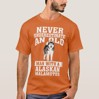 Onderschat nooit een oud Man met Alaskan Malamu T-shirt