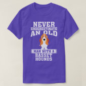 Onderschat nooit een oud Man met Basset Hounds T-shirt (Design voorkant)