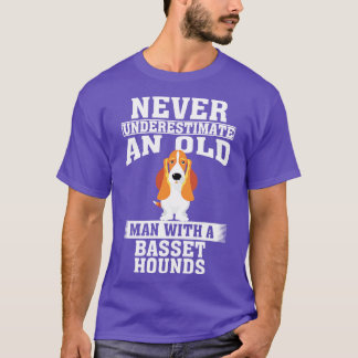 Onderschat nooit een oud Man met Basset Hounds T-shirt